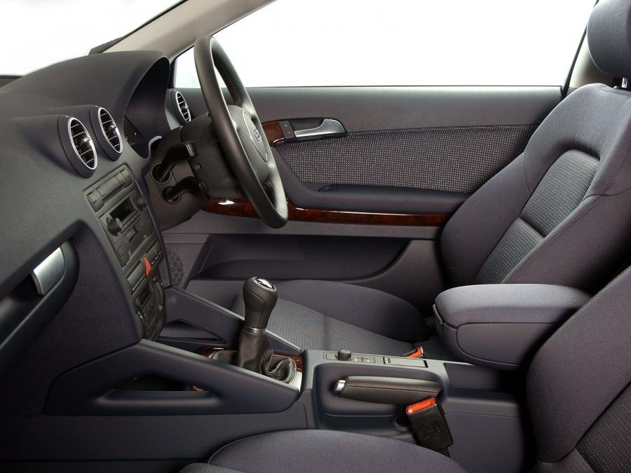 Интерьер Audi A3 2.0 TDI (8P) 2003 года  (ZA) (фото 3 из 15)